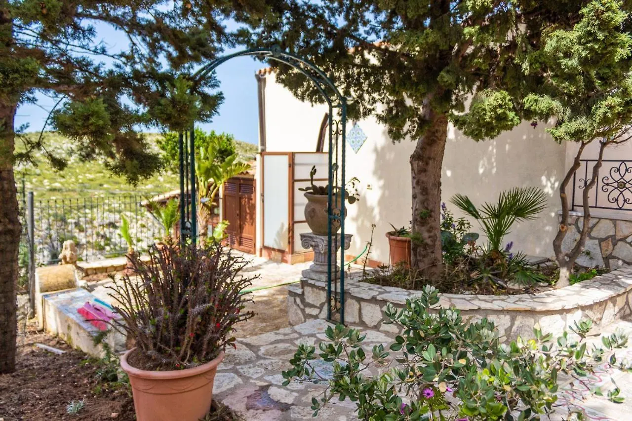 Villa Verde Con Vista Sul Mare San Vito Lo Capo Apartment